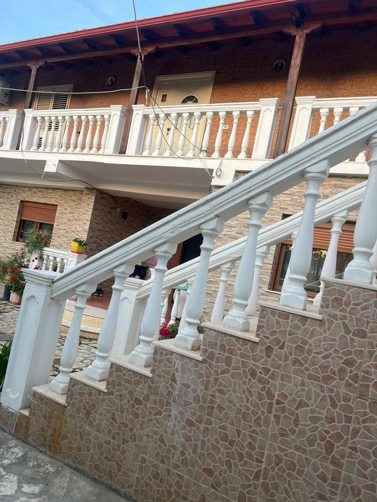 מלון Vlorë Nori House מראה חיצוני תמונה